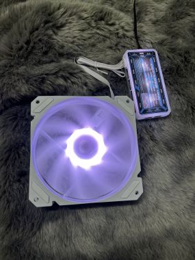 Bộ quạt tản nhiệt, fan case Coolmoon Y2 LED RGB + hub và remote - TRẮNG
