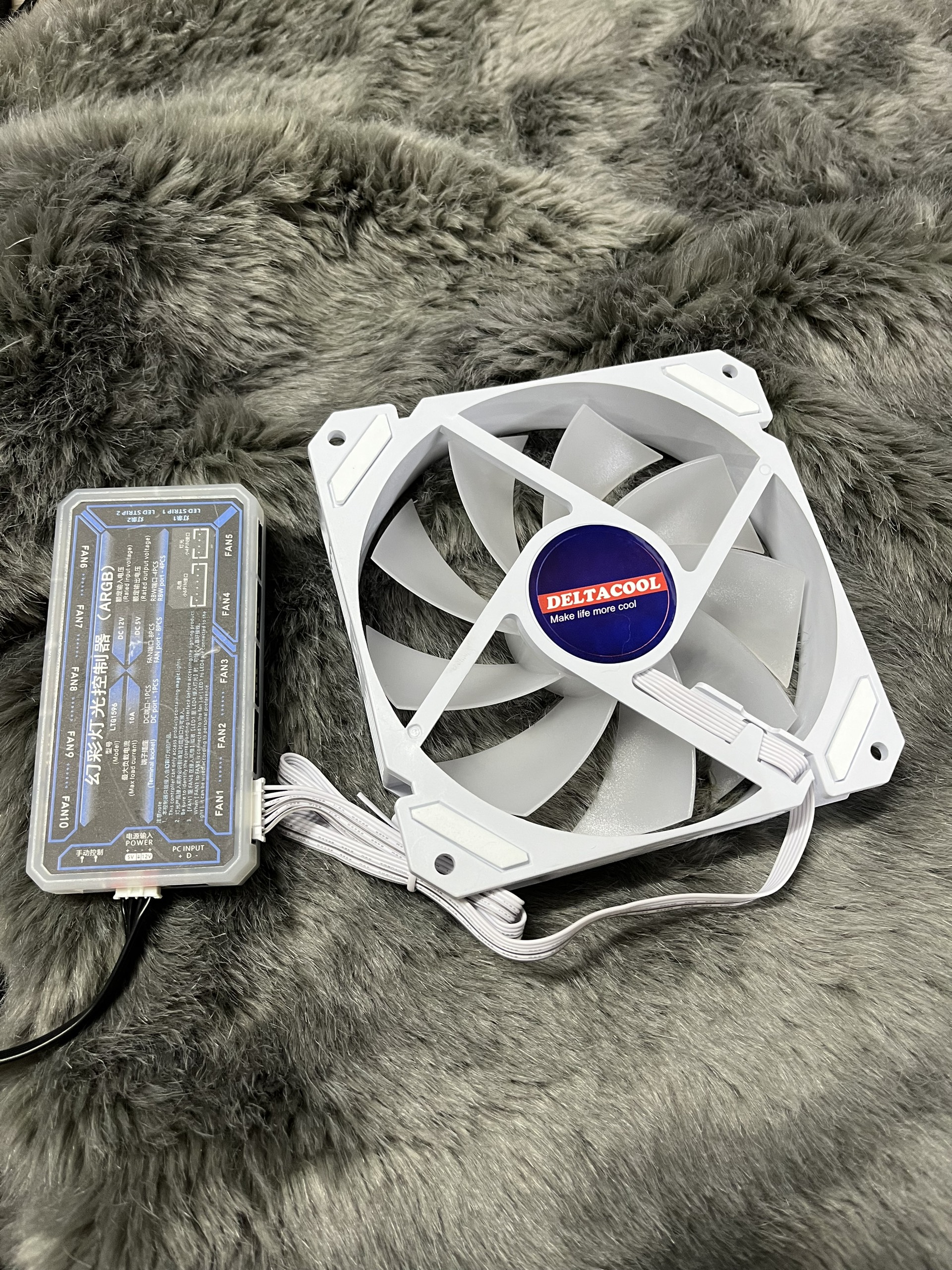 Bộ quạt tản nhiệt, fan case Coolmoon Y2 LED RGB + hub và remote - TRẮNG